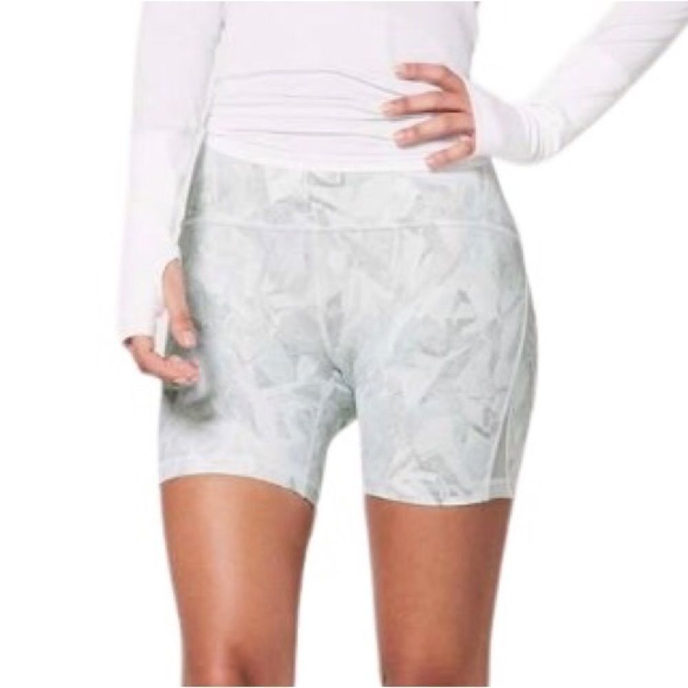 Lululemon Train Times Short 6" Jasmine White Multi / White Size 6 - Picture 3 of 11